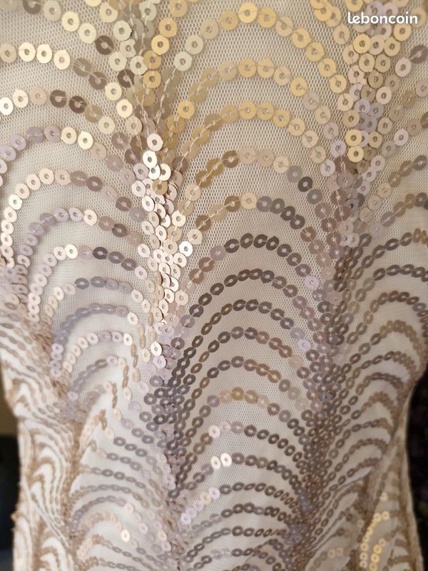 Robe à sequins dorés (image 7)