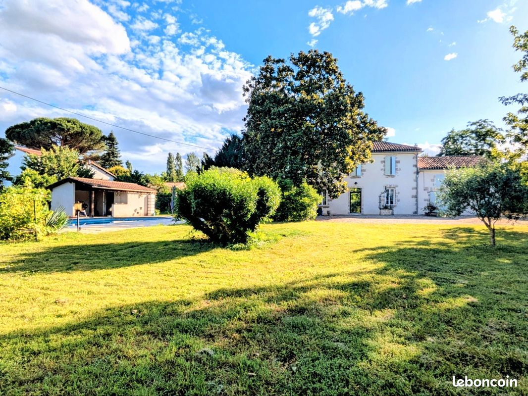 Maison 8 pièces 261 m² · à Condom · 261 m² · 480 000 €