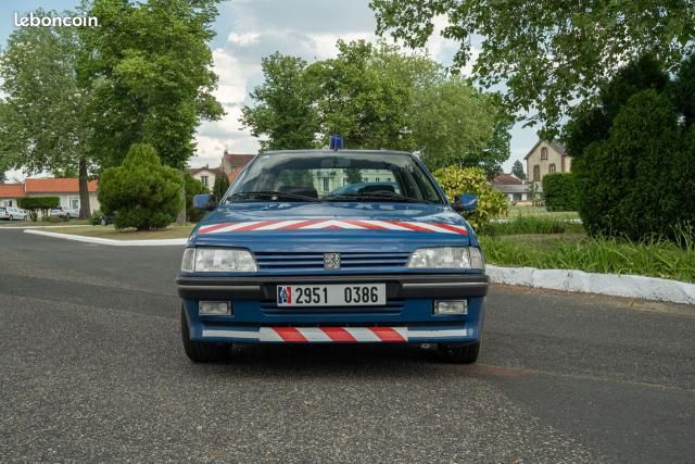 Paradcar Peugeot 405 Gendarmerie – 1/43 – Miniature Moulée Sous Pression – France