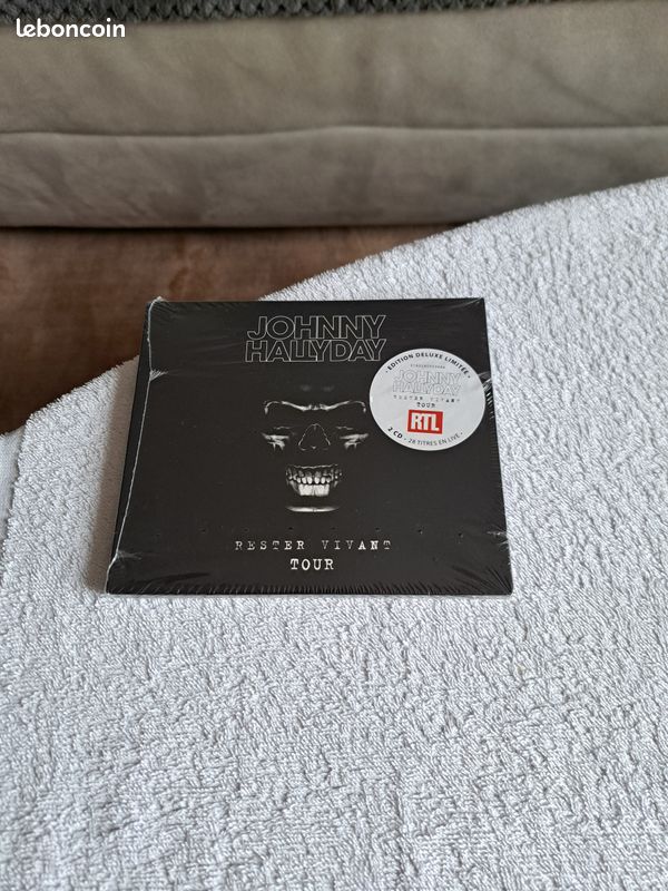 CD Digipack double album Johnny Hallyday "Rester Vivant Tour" Réf : 0 190295 923686 (image 1)