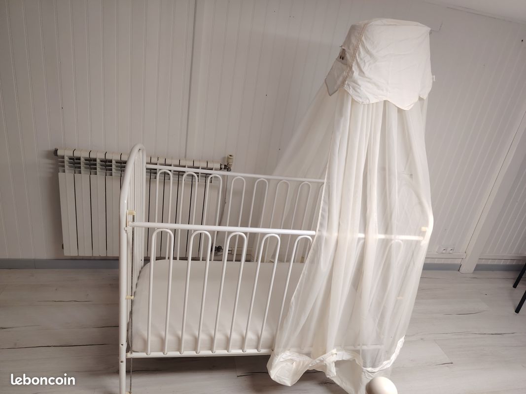Lit en fer blanc (image 1)