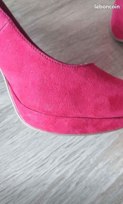 Escarpins en daim rouge T39 (image 2)
