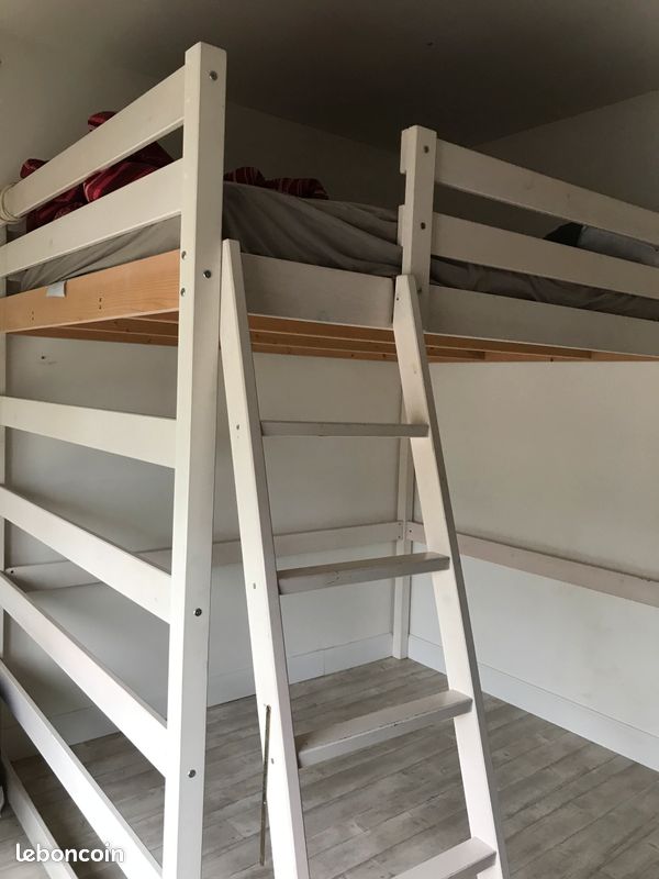 Lit en hauteur en bois blanc (image 1)