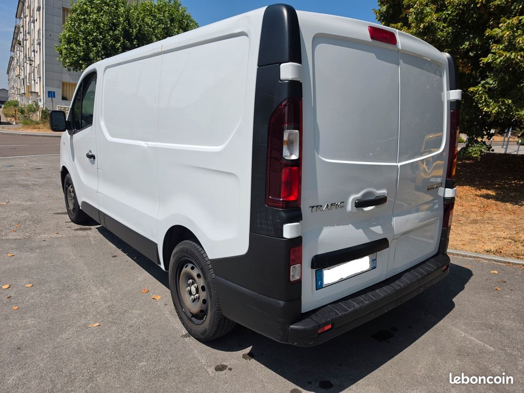 TRAFIC 2.0 BLUE DCI 120cv FULL OPTIONS (image 4)