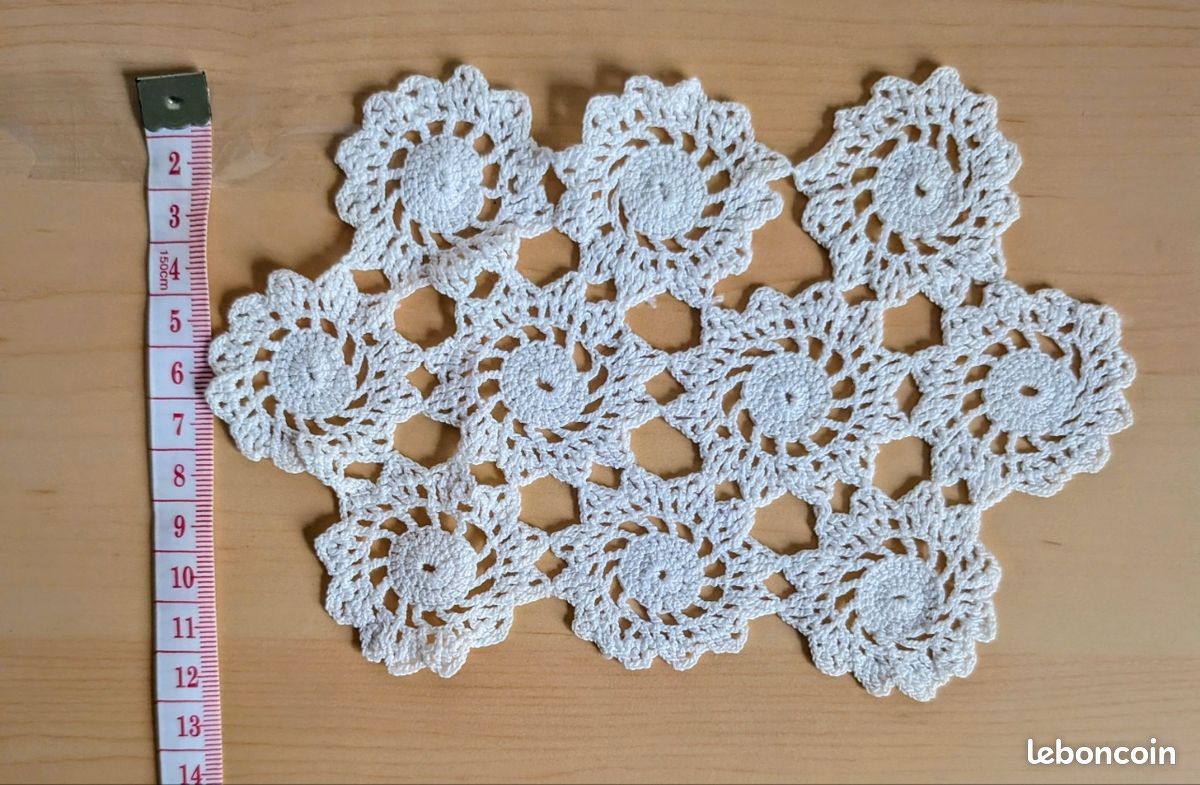Lot napperons au crochet+ 1 bonnet bébé (image 12)