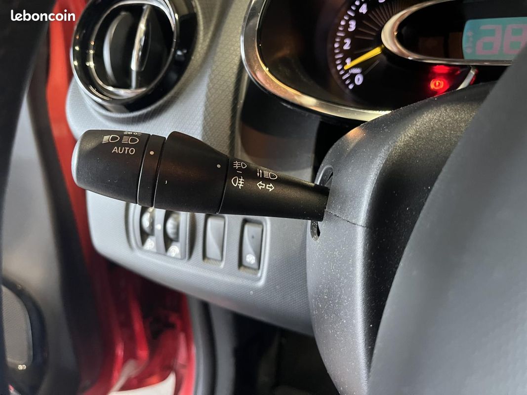 RENAULT CLIO Clio Estate 0.9L TCe - 90CH Intens - REGULATEUR - NAVIGATION - CLIM AUTO (image 16)