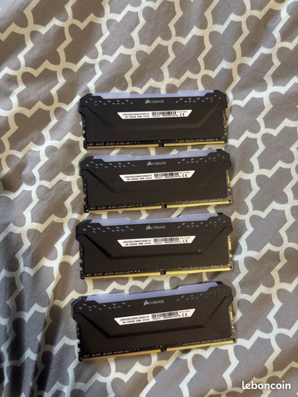 Lot de 4 barrettes Vengeance pro RGB DDR4 32GB ( 4x8GB) (image 2)
