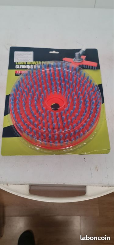 Brosse adaptable sur debroussailleuse (image 1)