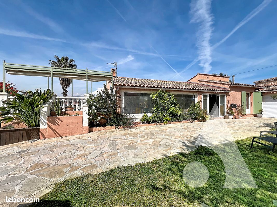 Maison 9 pièces 211 m² · à Saint-Cyr-sur-Mer · 211 m² · 895 000 €
