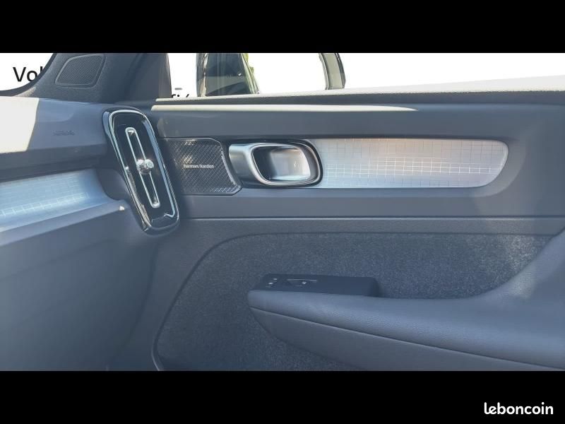 Volvo XC40 B3 163ch Black Edition DCT 7 (image 25)