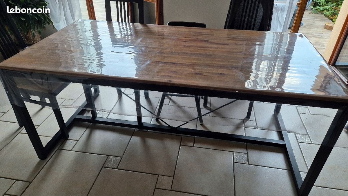 Table (état neuf) + 5 chaises (bon état) (image 1)