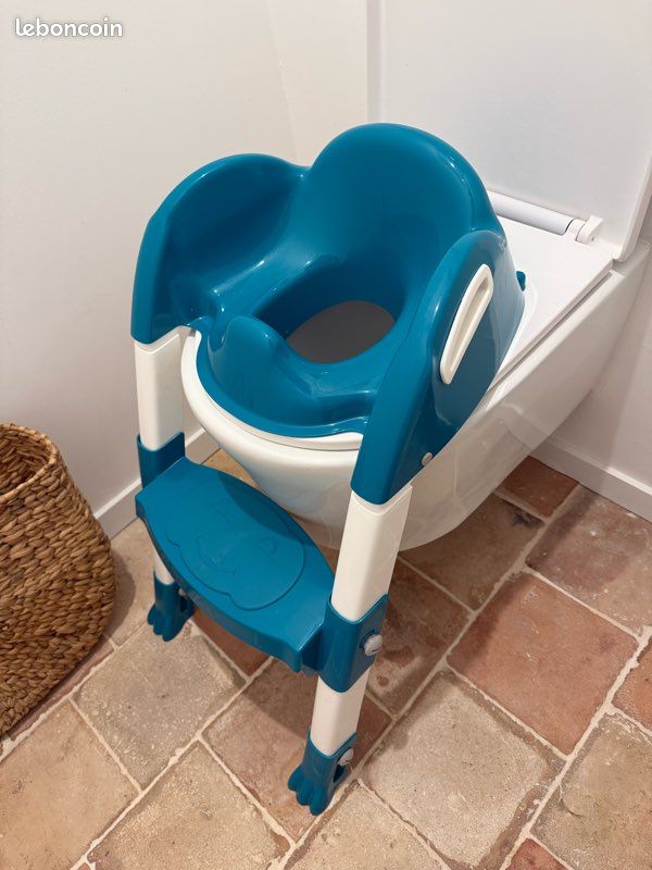 Réducteur de toilettes avec marche pied Équipement bébé