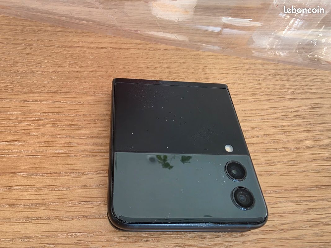 Vends Galaxy Z Flip3 5G (image 1)