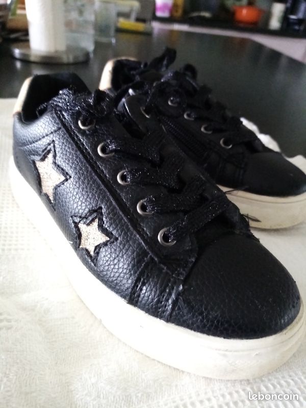 Paire de baskets enfant noir (pointure 29) Pointure 29 · Bon état (image 1)