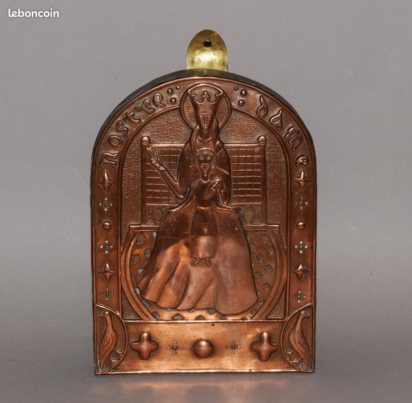 Objets religieux plaque cuivre repoussé Notre-Dame Vierge à l'Enfant couronnée (image 1)