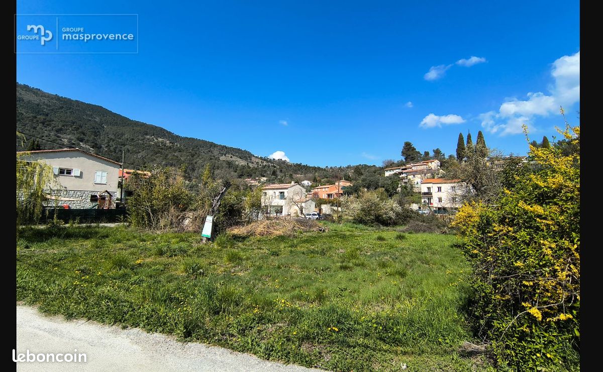 Terrain à bâtir de 760 m² à TOURRETTE-LEVENS (06) · 240 000 €