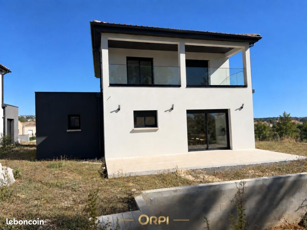 Maison 5 pièces 121 m² · à Saint-Étienne-de-Fontbellon · 121 m² · 330 000 €