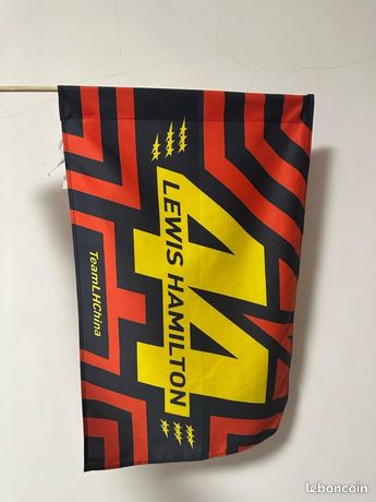 Drapeau Ferrari Lewis Hamilton 60×90 cm - Réf 701227787-001
