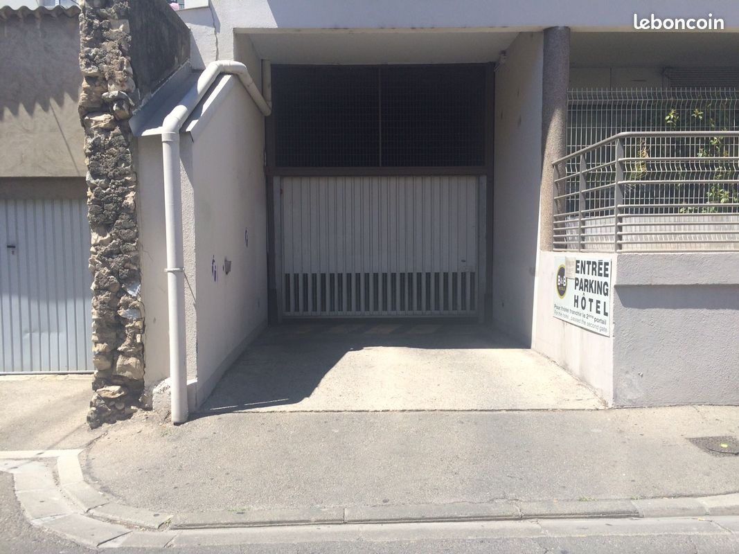 Location d'un garage et d'un box, ensemble ou séparement (image 1)