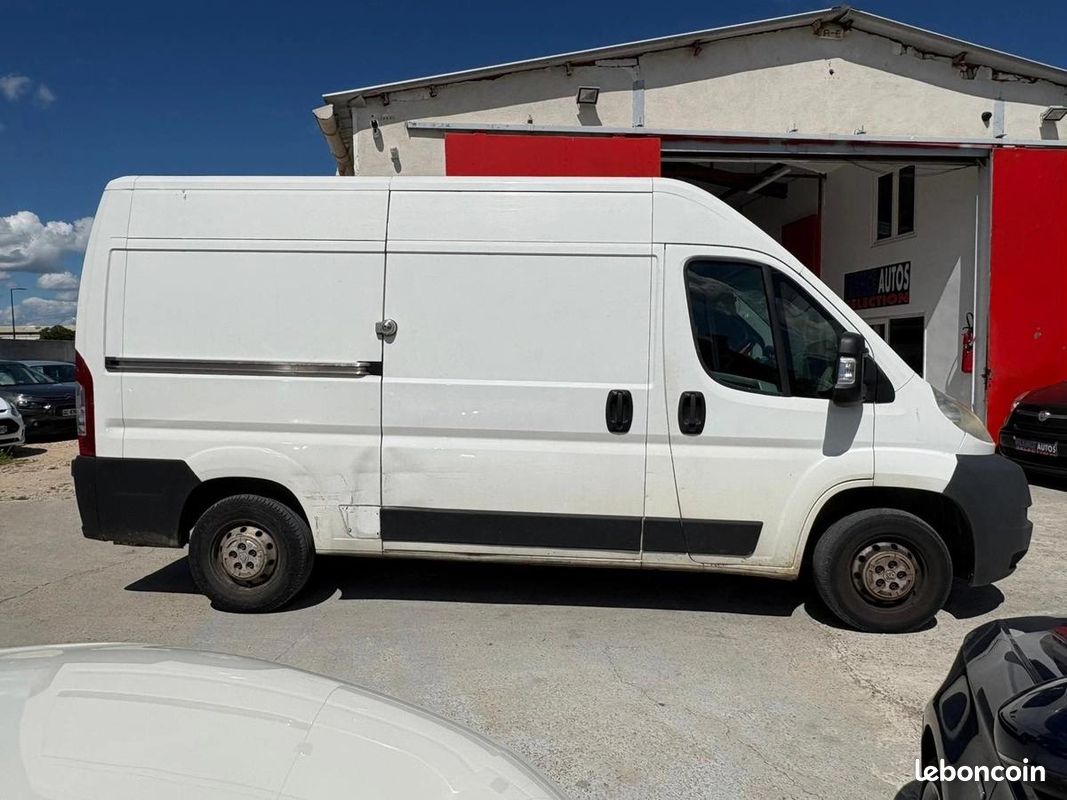 Peugeot Boxer 2.2L HDI 101 CHEV DIESEL - ÉNORMEMENT DE RANGEMENTS | RÉVISÉE-GARANTIE DE 12 MOIS (image 8)