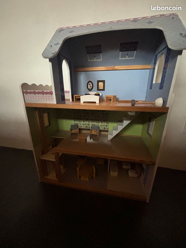 Vend maison de poupées en bois (image 1)