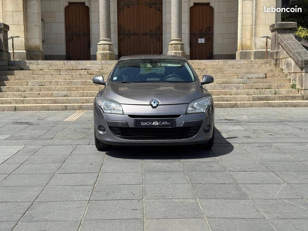 Renault Mégane III Berline dCi 110 (image 2)