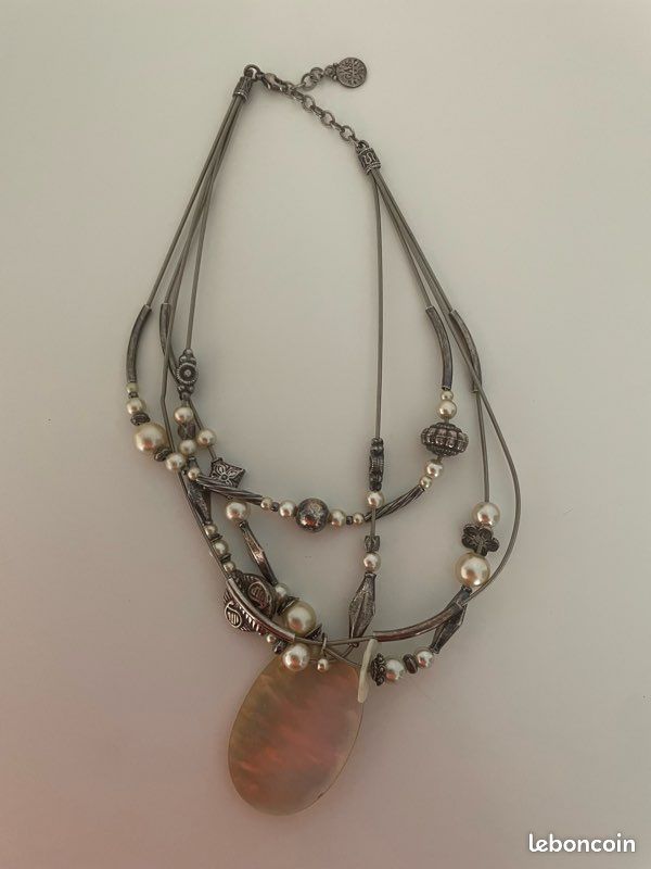 Collier ethnique, pendentif nacre , un des bijoux fantaisies pas cher