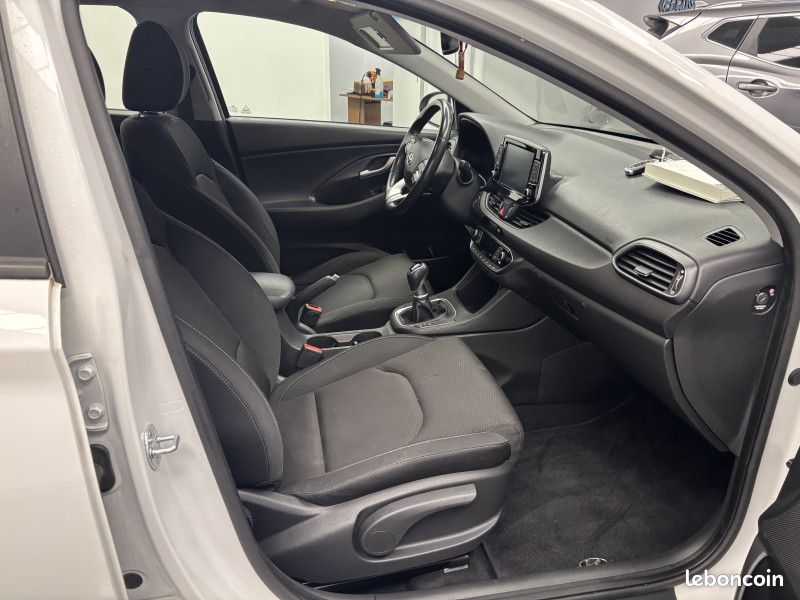 Hyundai I30 1.6 crdi 110 ch Edition 1 / Caméra / GPS / Radar / Climatisation Auto / Ecran / (image 22)