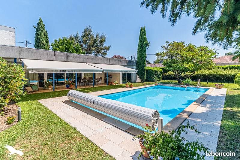 Maison 14 pièces 323 m² · à Gradignan · 323 m² · 1 400 000 €