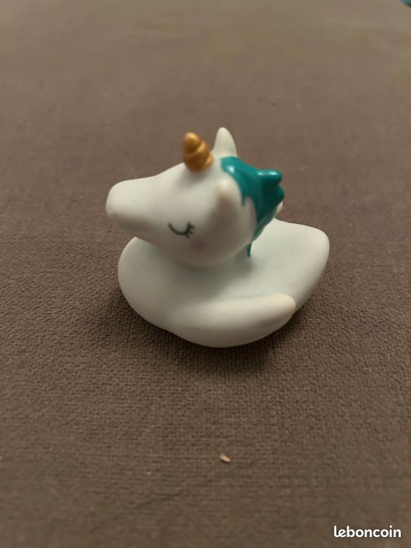 Licorne en plastique (image 1)