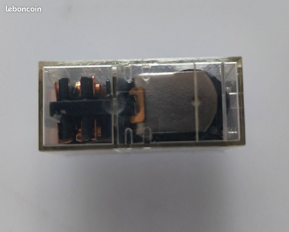 Relais Monostable 12v DC
5A 250vAC / 5A 30vDC (image 2)