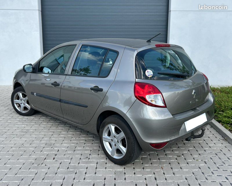 RENAULT CLIO 3 1.2 16v 75ch TOMTOM - JANTES - CLIMATISATION (image 3)