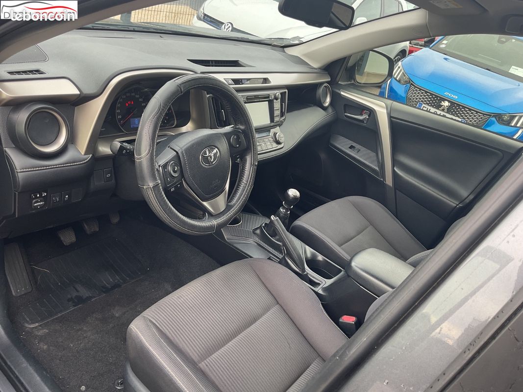 TOYOTA RAV4 124 D-4D 2WD Lounge (image 16)