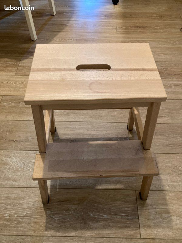 Tabouret en bois (image 1)