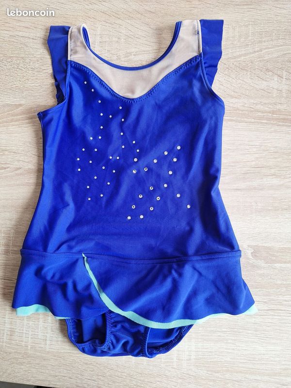 Lot Justaucorps et short enfant 6 ans (image 3)