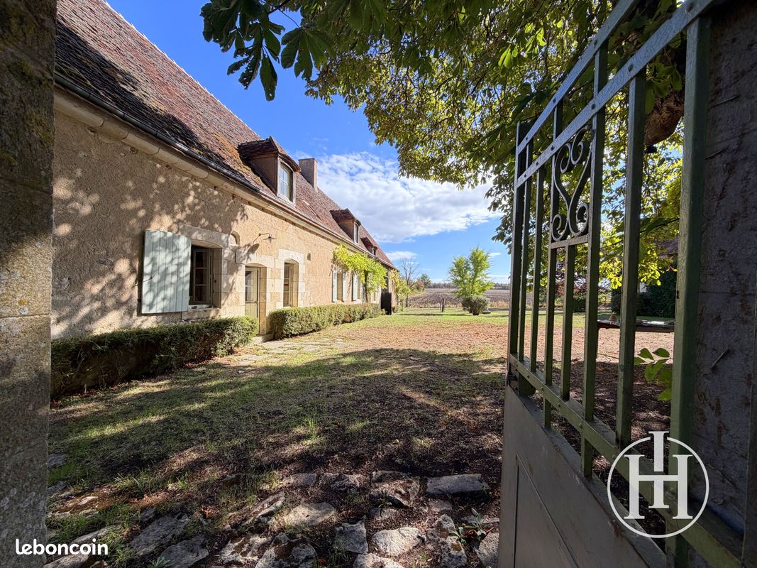 Maison 13 pièces 366 m² · à Morlac · 366 m² · 267 000 €
