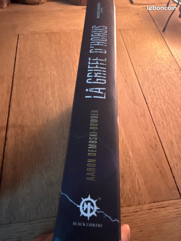 Livre Warhammer 40K édition Limitée Arjac Rockfist – Anvil Of Fenris Bibliothèque Noire
