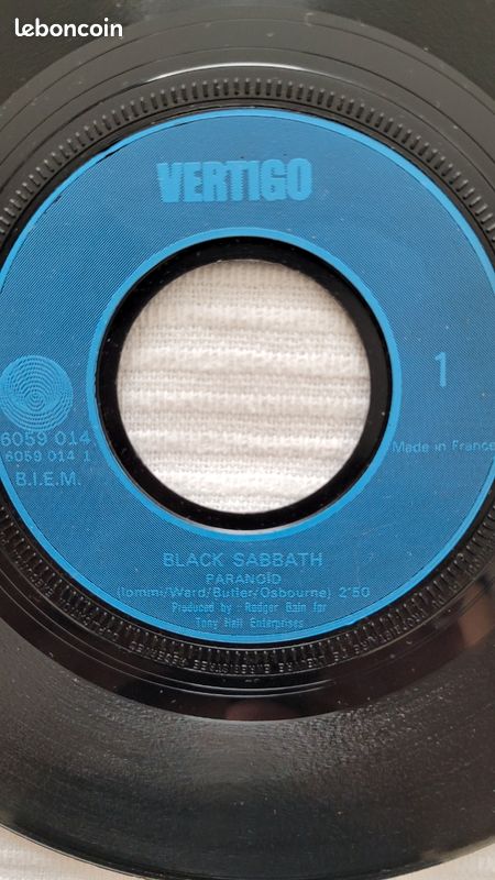 Vinyles 45t- Rose Tattoo + Black sabbath, Nombre : 5 ( 2×45T- Rock'n'roll Outlaw et une version Juke Box année : 1978 + 1×45T- Rock'n'roll is King ( 1981) + 2×45T Black Sabbath : Paranoid ) (image 9)