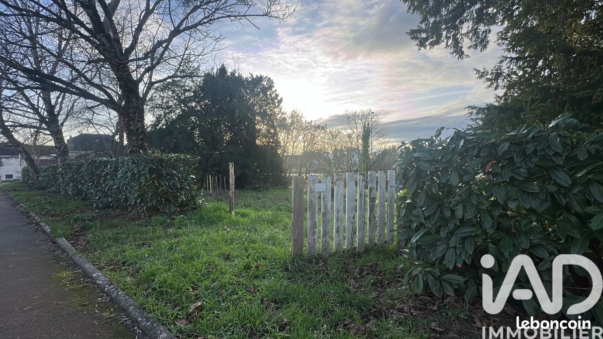 Terrain 910 m² · à Châtellerault · 910 m² · 44 890 €