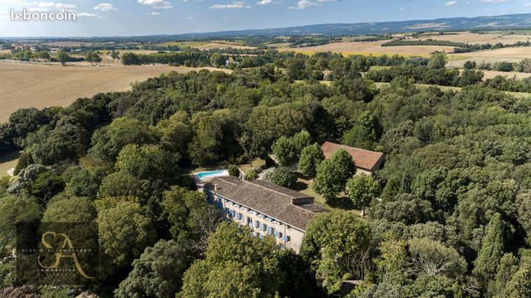 Maison 27 pièces 1 100 m²