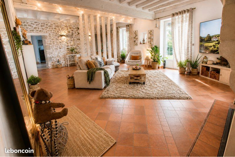 Maison 5 pièces 144 m² · à Saint-Denis-de-l'Hôtel · 144 m² · 326 680 €