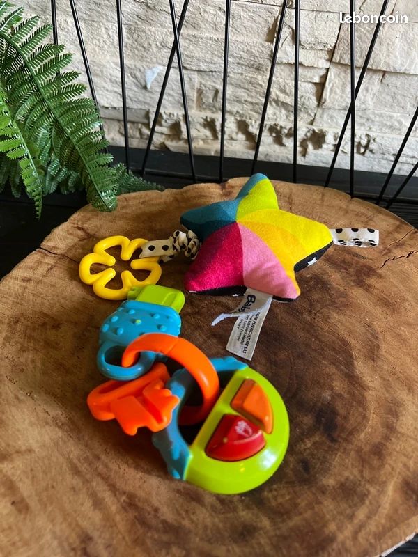 Deux petits jouets bébé dès la naissance (image 1)