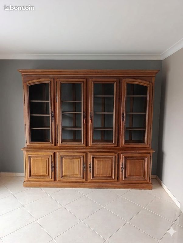 Buffet deux corps en noyer massif (image 1)