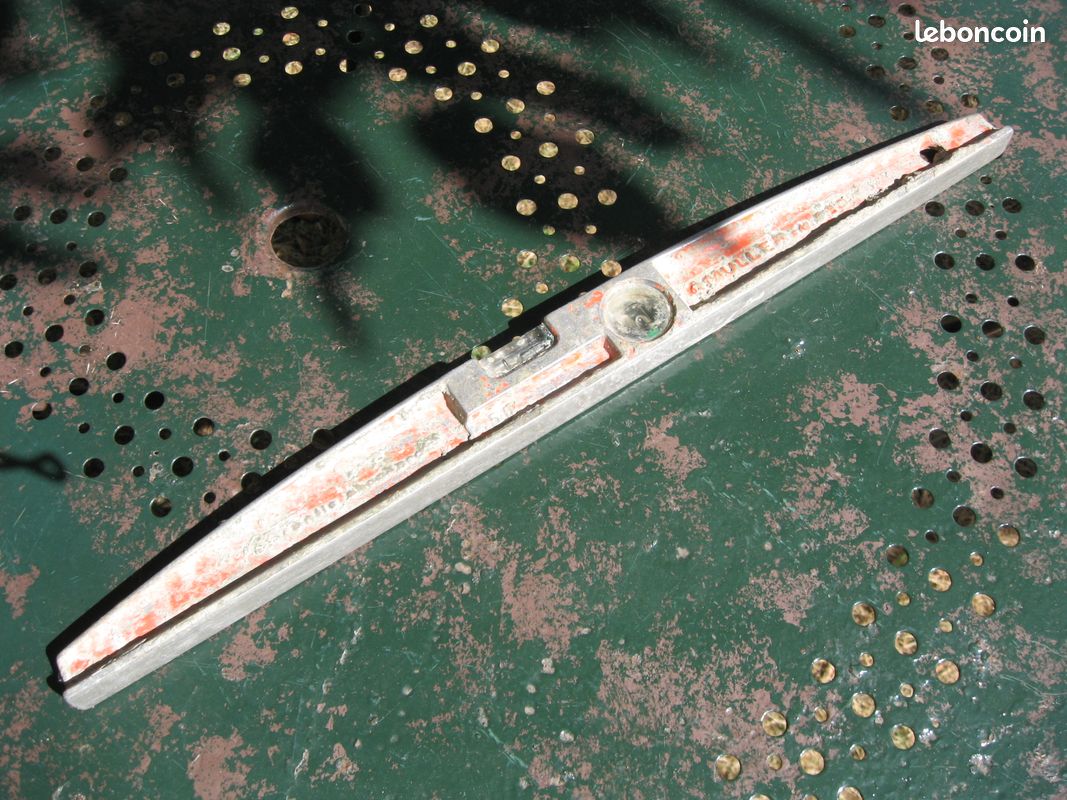 NIVEAU A BULLE (maçonnerie) (image 1)