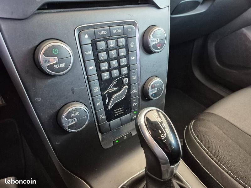 Volvo V40 D2 120ch Momentum Business Geartronic (image 21)