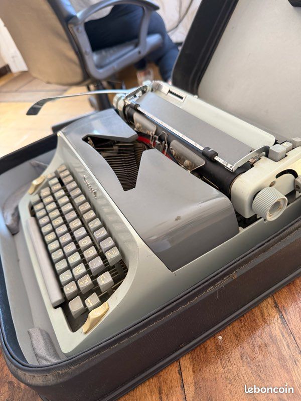 Machine à écrire vintage CONSUL avec valise d’origine – AZERTY (image 4)