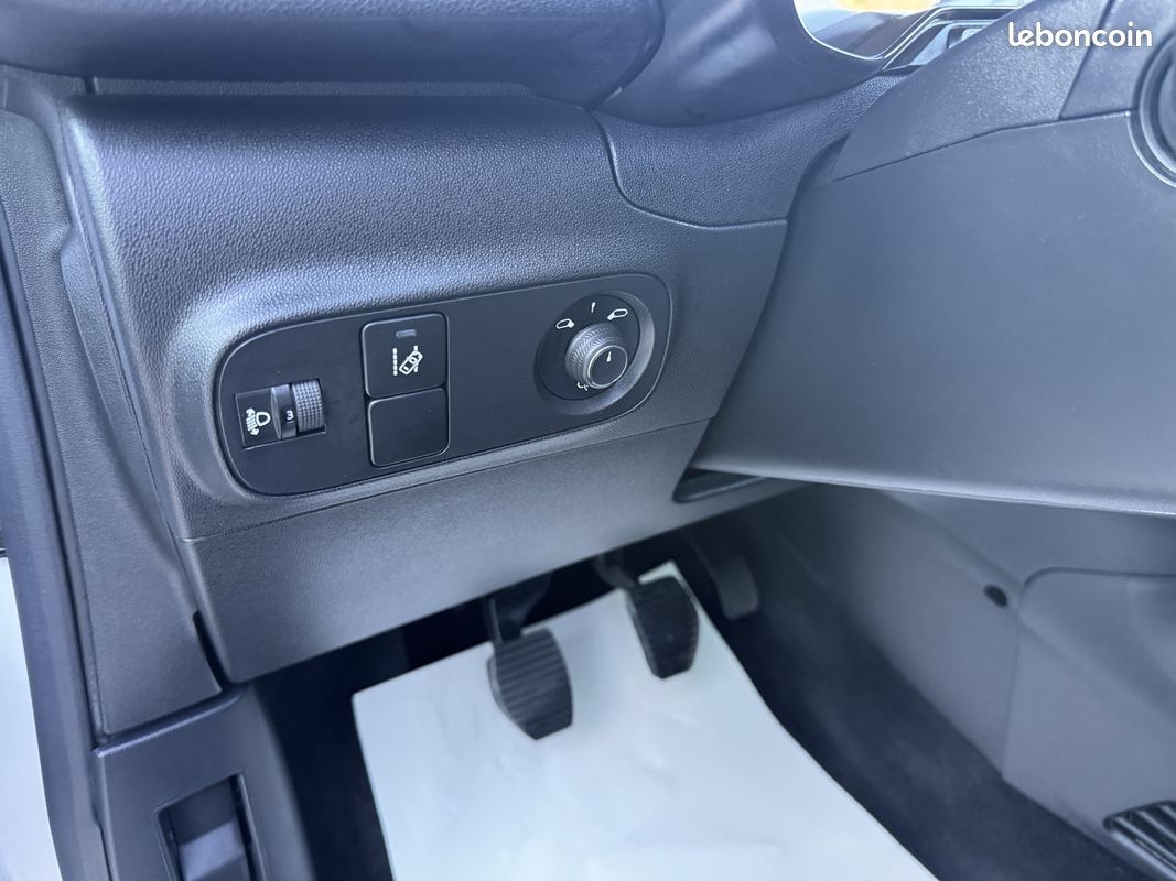 Citroen C3 1.2 VTI 82CV GRAPHIC S&S E6.D (image 21)