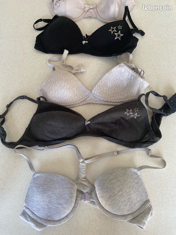 Lot de premiers soutien gorge petite taille 10/12 ans Vêtements