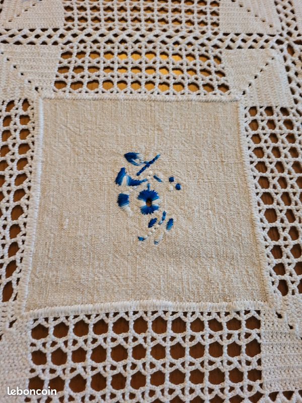 Nappe en lin bio et brodée main (image 3)