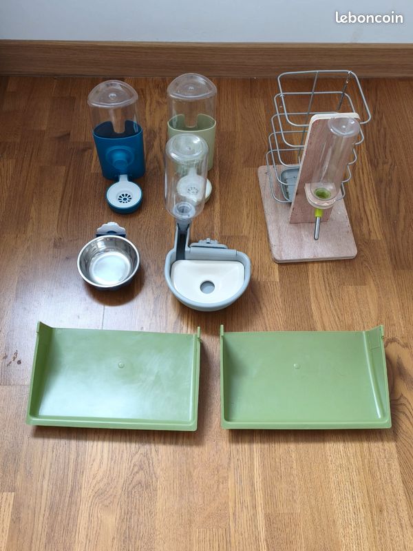 Lot d'accessoires pour rongeurs / petits animaux (mangeoires, biberons, écuelle) (image 2)